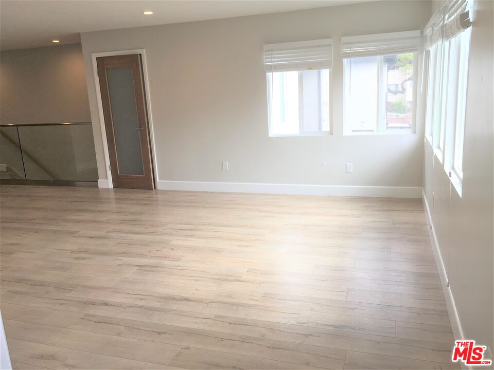 1121 N Sweetzer Ave Unit: 5