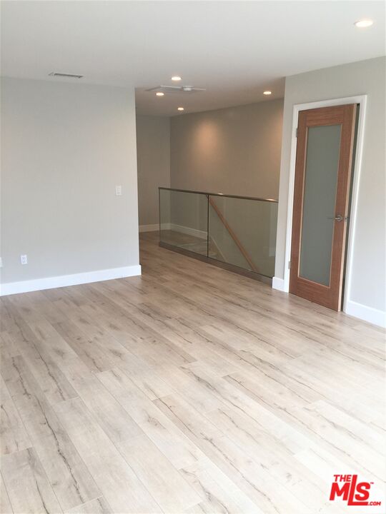 1121 N Sweetzer Ave Unit: 5