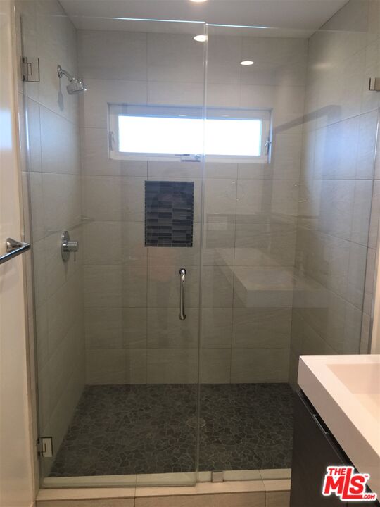 1121 N Sweetzer Ave Unit: 5