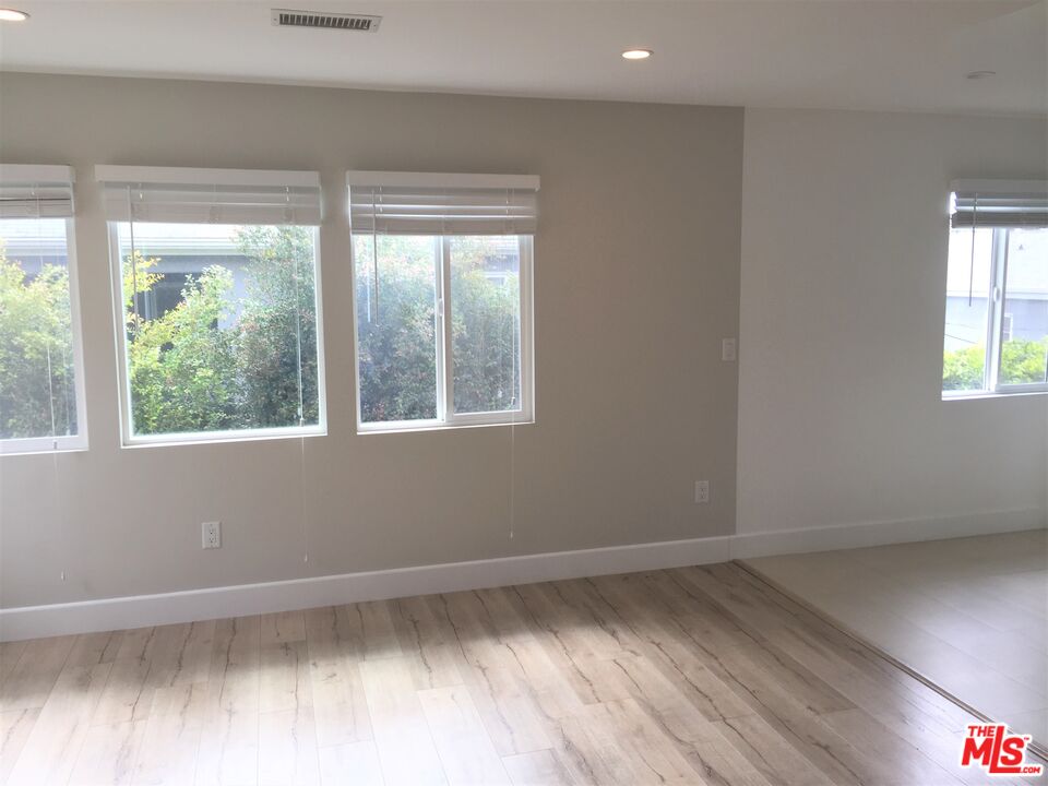 1121 N Sweetzer Ave Unit: 5