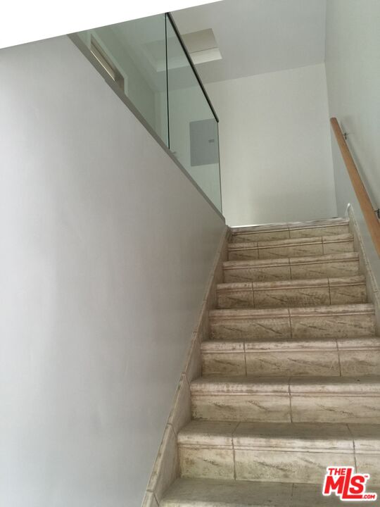 1121 N Sweetzer Ave Unit: 5