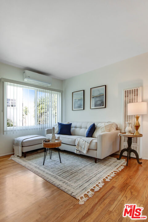 238 N Almont Dr Unit: 240 1/2