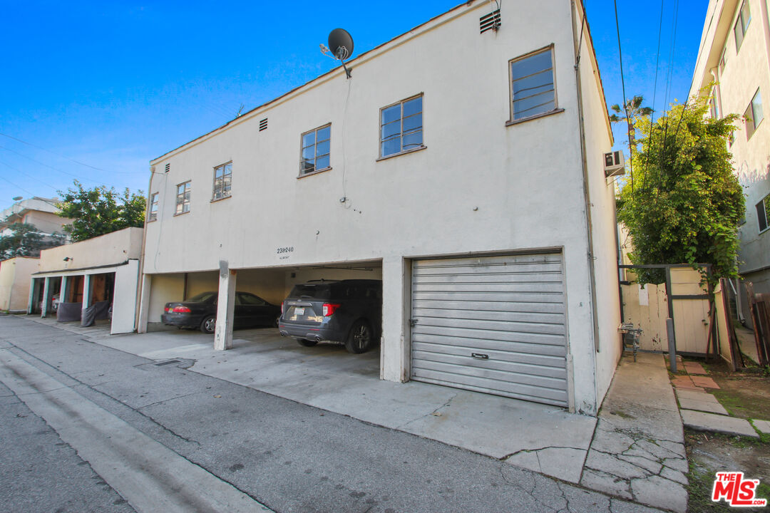 238 N Almont Dr Unit: 240 1/2