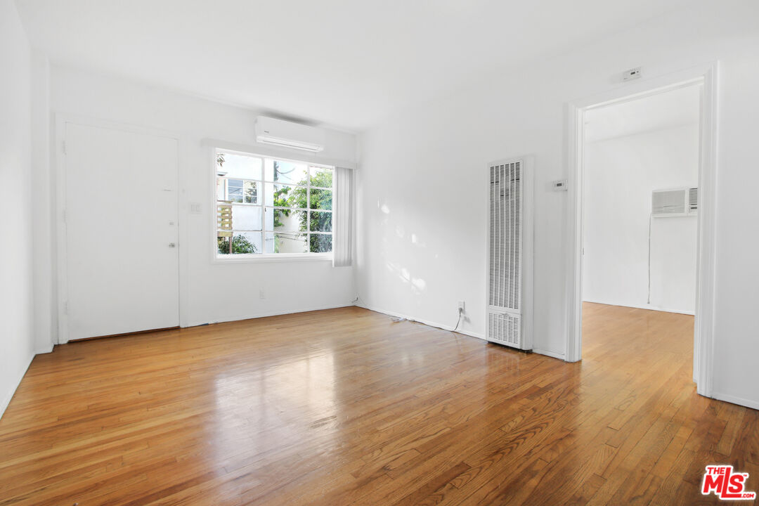 238 N Almont Dr Unit: 240 1/2