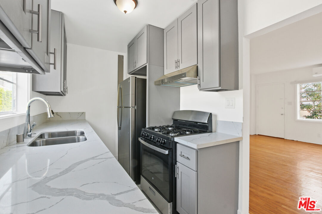 238 N Almont Dr Unit: 240 1/2
