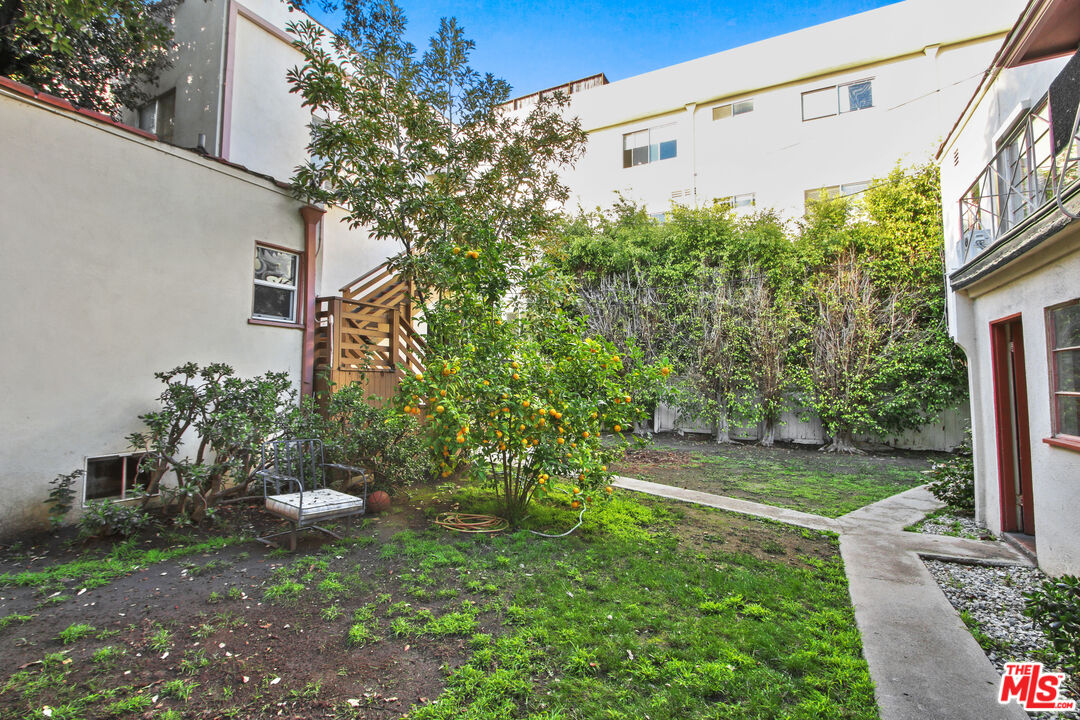 238 N Almont Dr Unit: 240 1/2