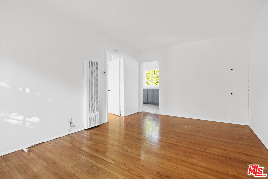 238 N Almont Dr Unit: 240 1/2