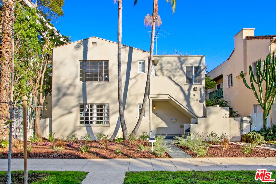238 N Almont Dr Unit: 240 1/2