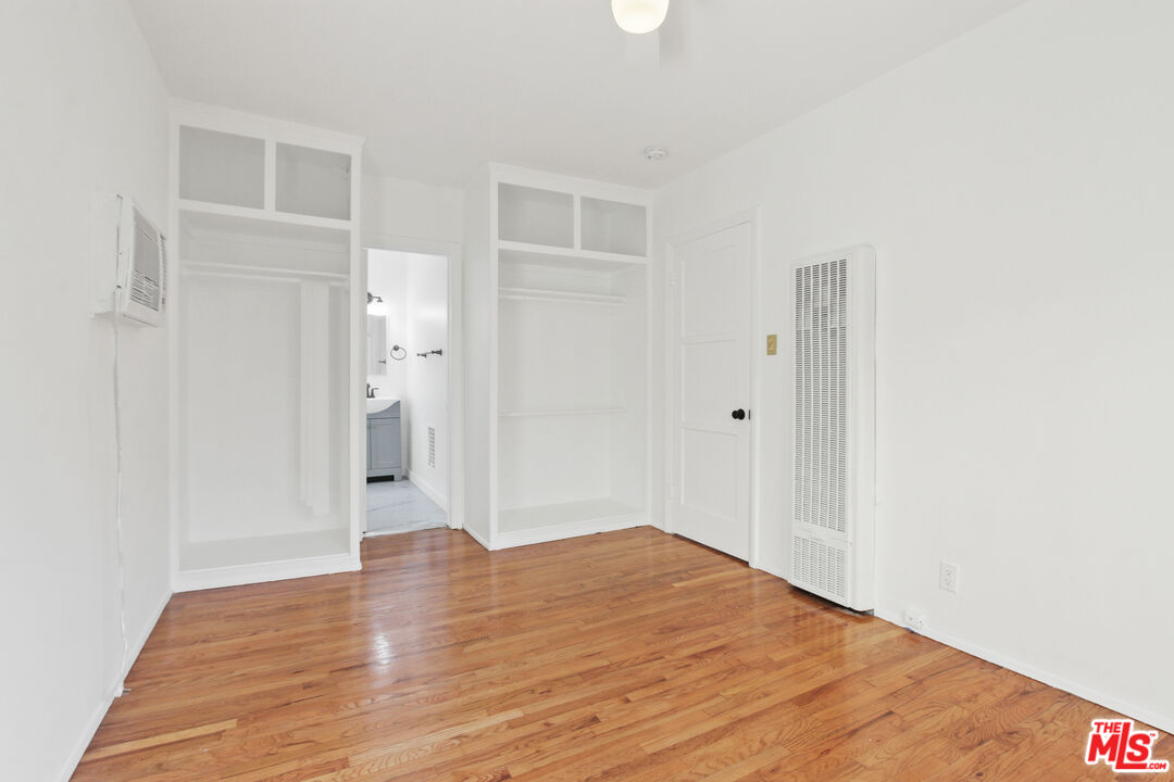 238 N Almont Dr Unit: 240 1/2