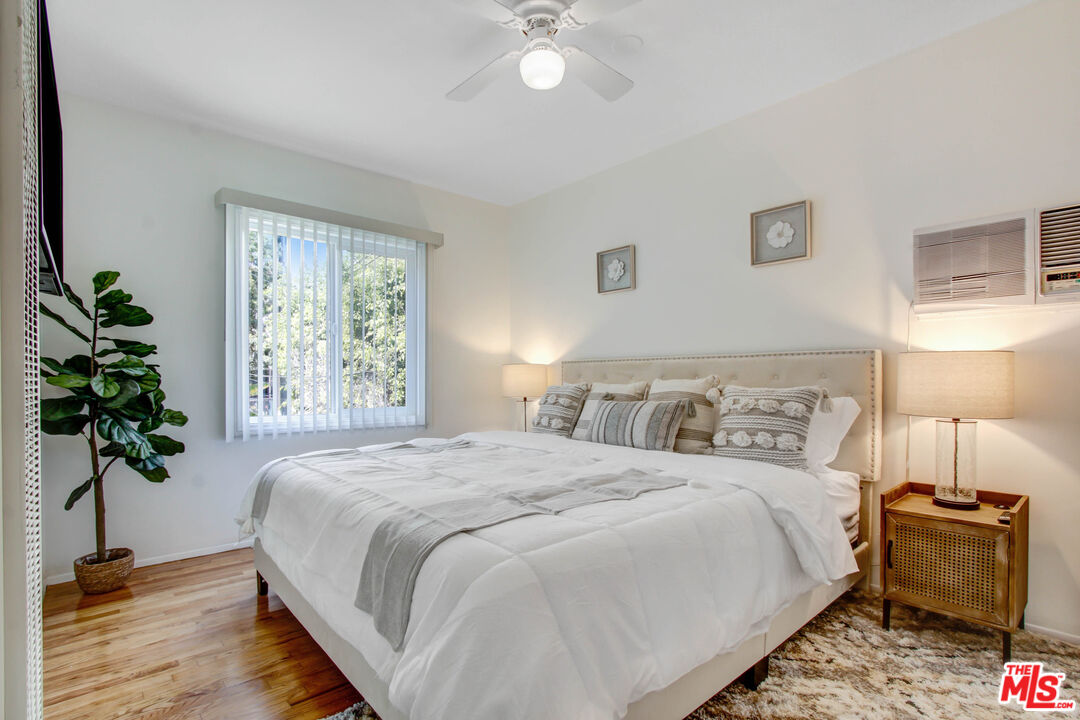 238 N Almont Dr Unit: 240 1/2
