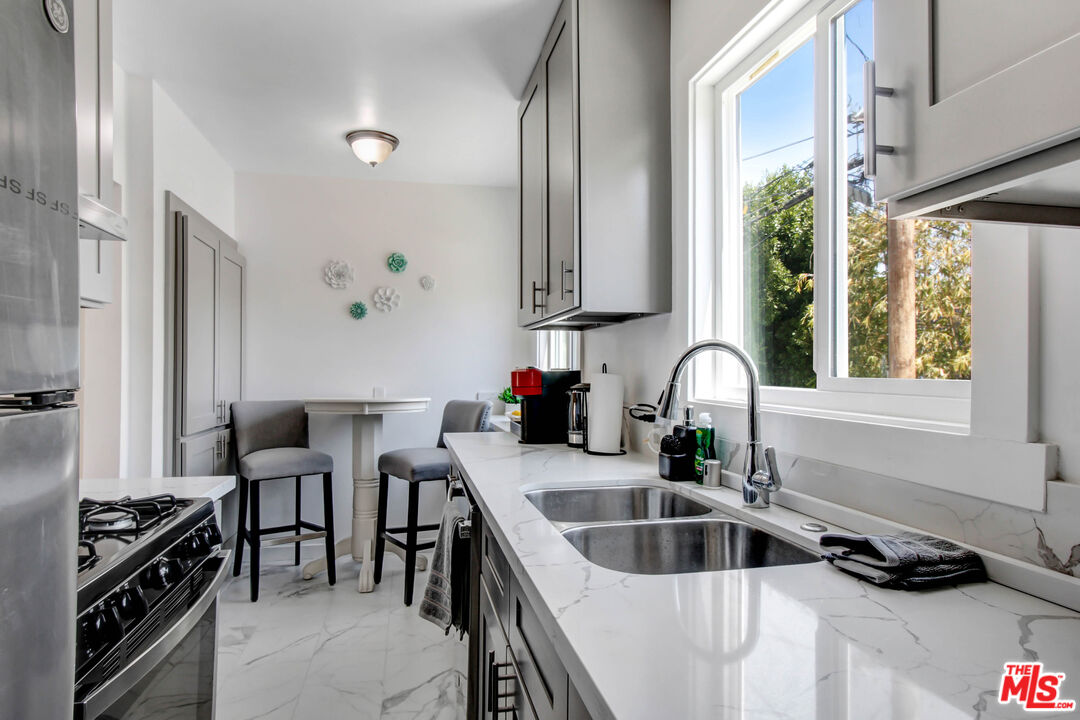 238 N Almont Dr Unit: 240 1/2