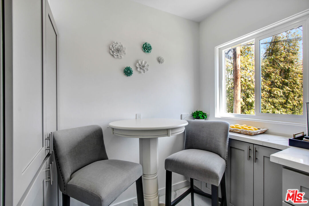 238 N Almont Dr Unit: 240 1/2
