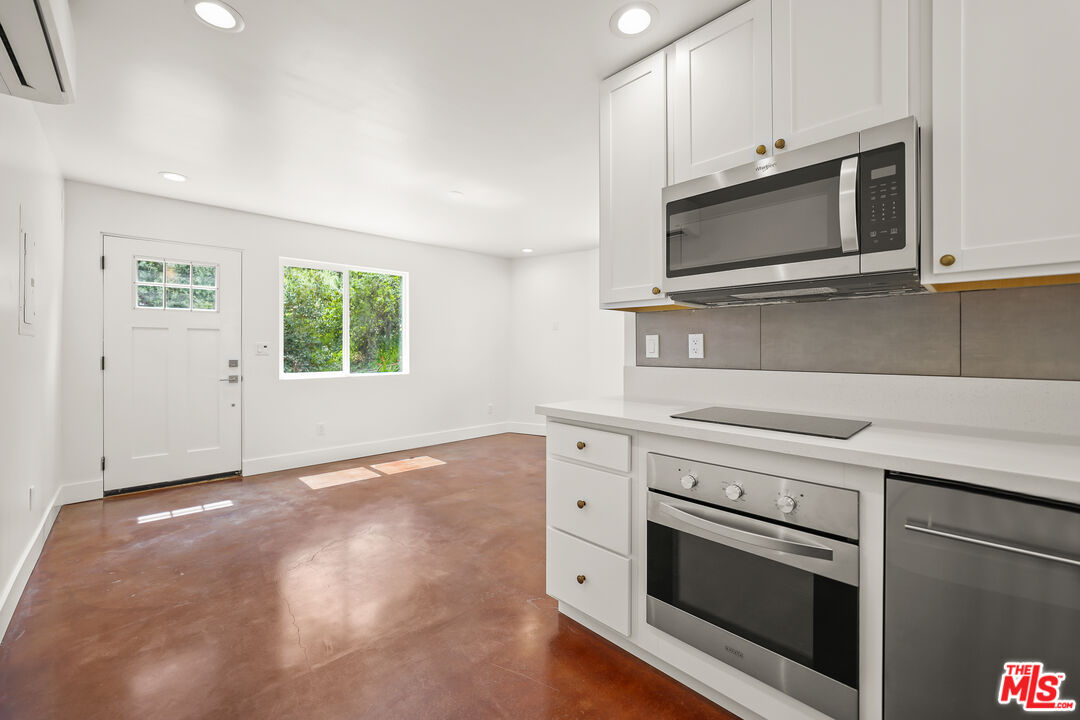 4876 Wicopee Ave