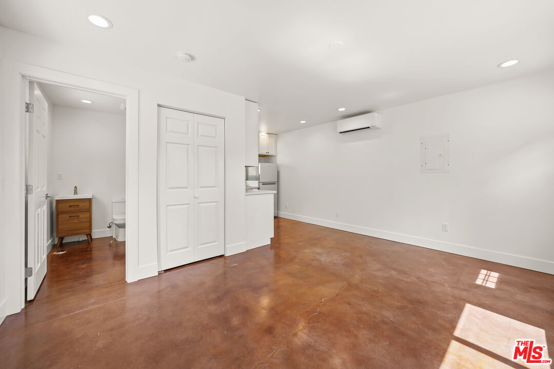 4876 Wicopee Ave