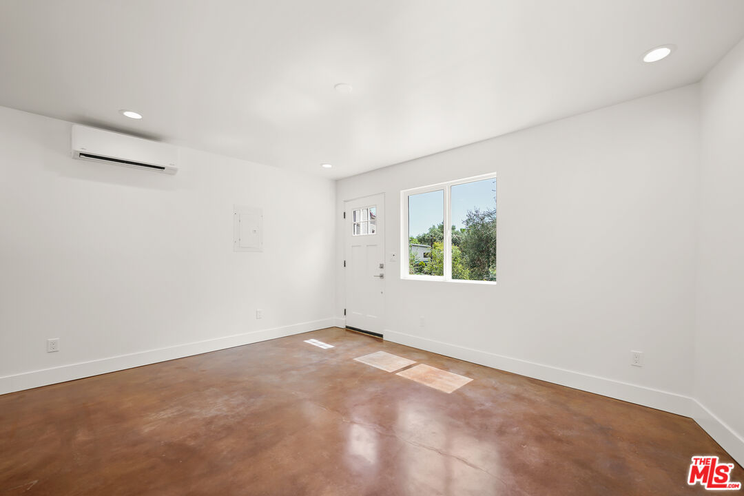 4876 Wicopee Ave