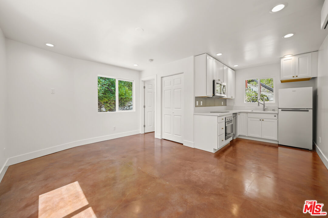 4876 Wicopee Ave