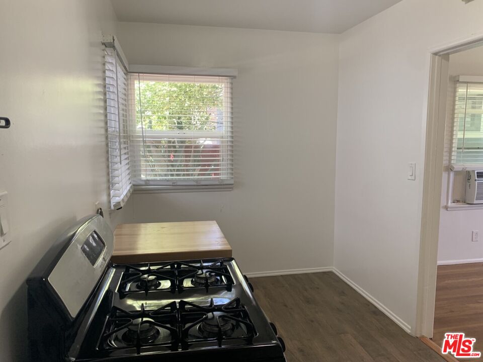 412 W WINDSOR RD Unit: Unit A