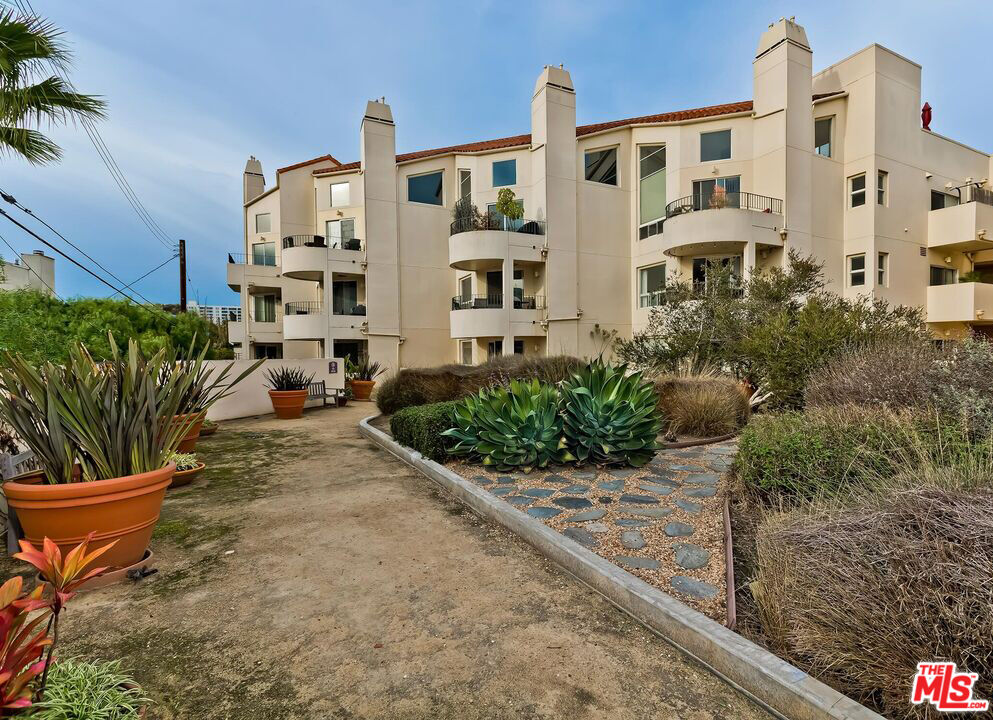 255 Main St Unit: 204