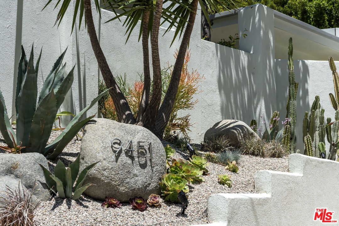 9451 Hidden Valley Pl