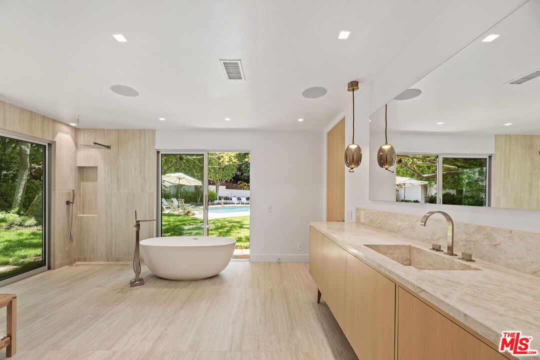 9451 Hidden Valley Pl