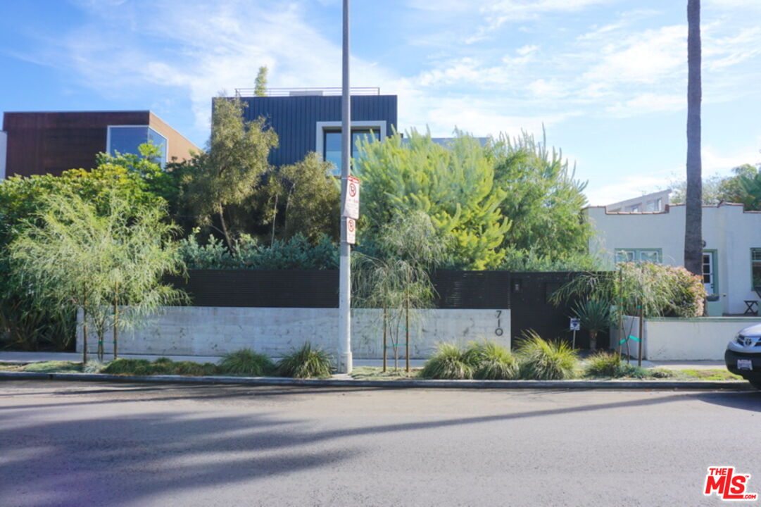 710 California Ave