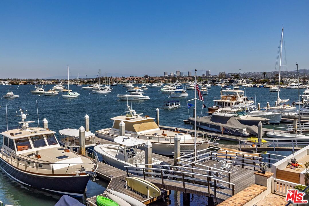 812 W Bay Ave