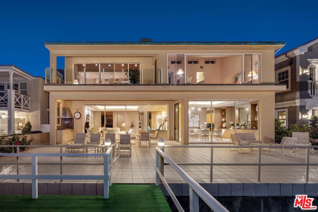 812 W Bay Ave