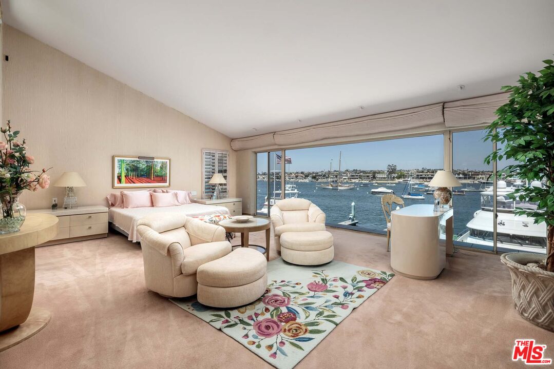 812 W Bay Ave
