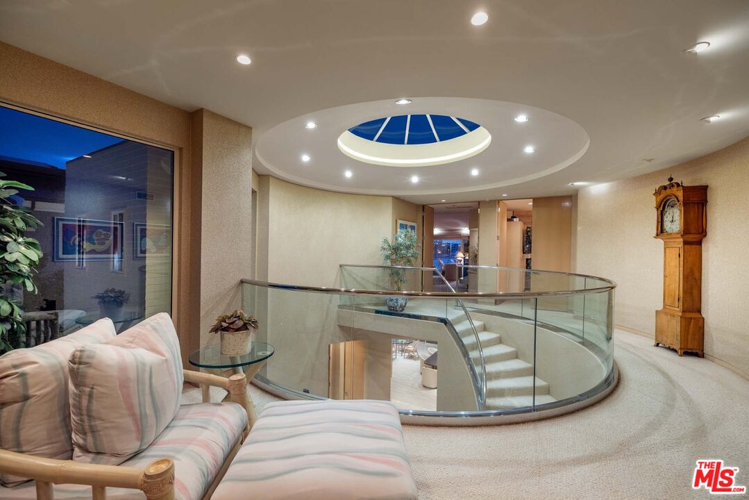 812 W Bay Ave