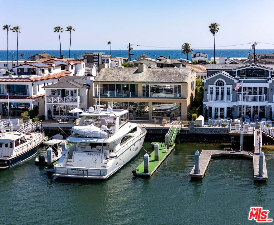 812 W Bay Ave