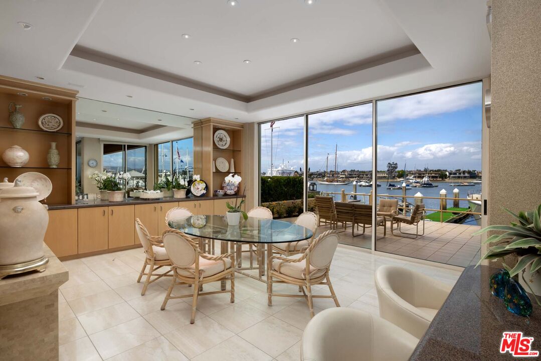 812 W Bay Ave