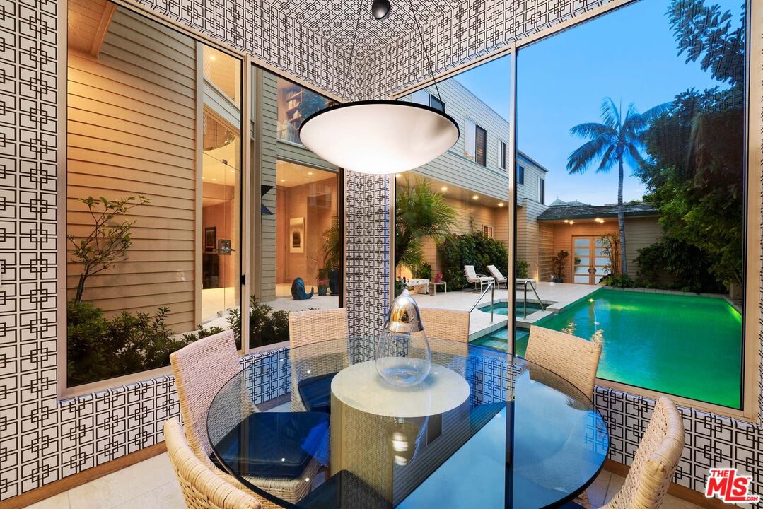 812 W Bay Ave