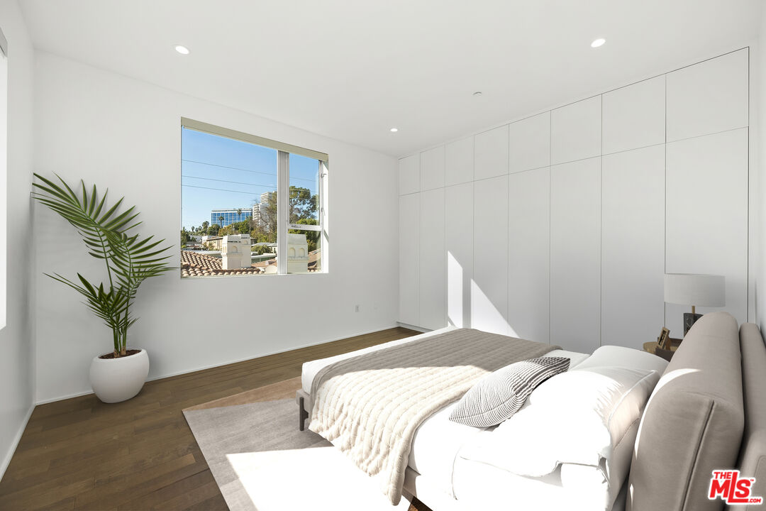 935 N San Vicente Blvd Unit: 7