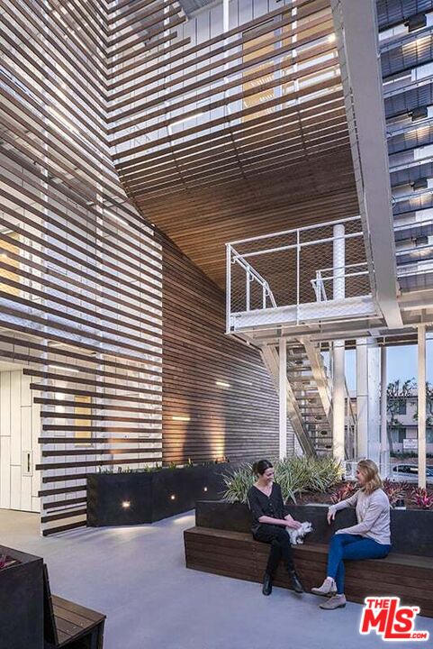 935 N San Vicente Blvd Unit: 7