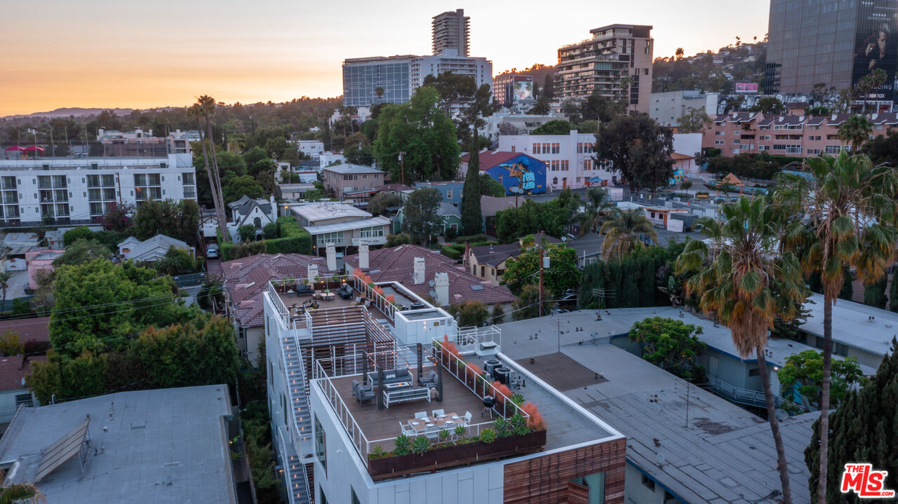 935 N San Vicente Blvd Unit: 7