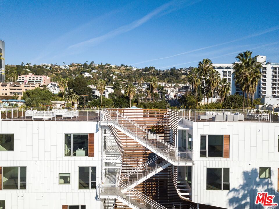 935 N San Vicente Blvd Unit: 7
