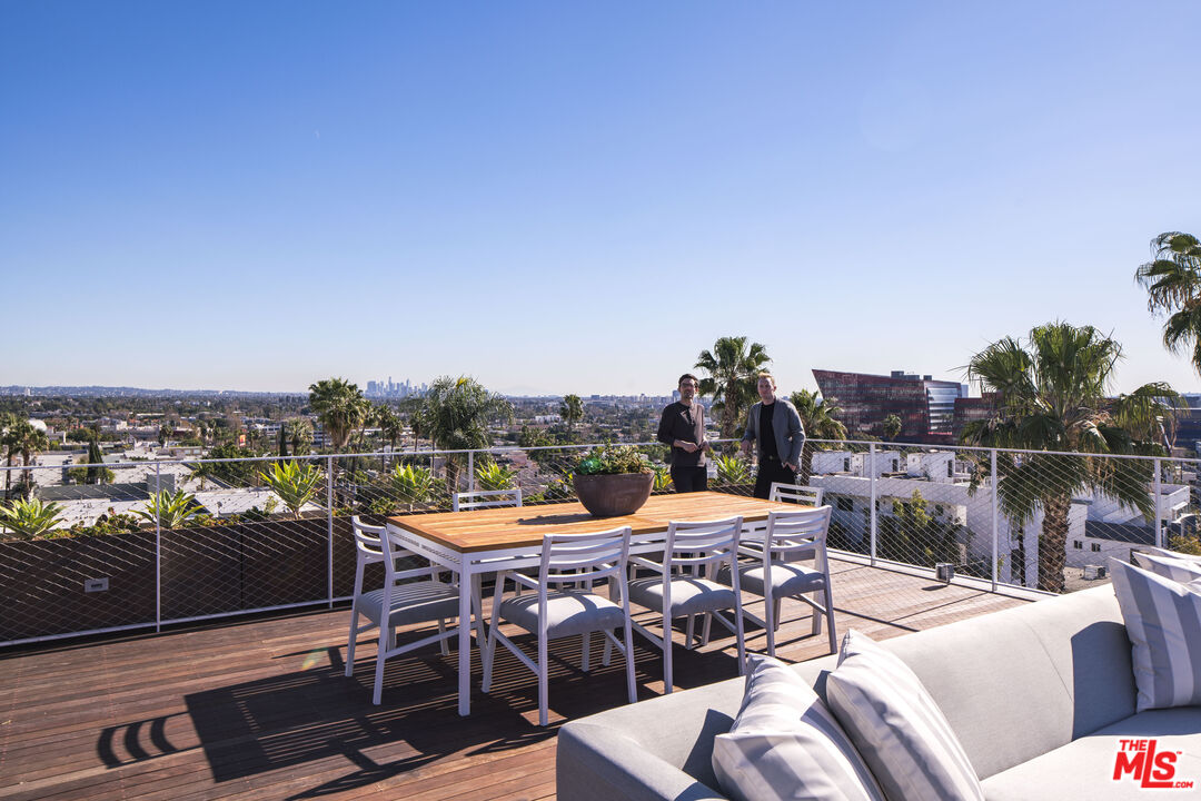 935 N San Vicente Blvd Unit: 7