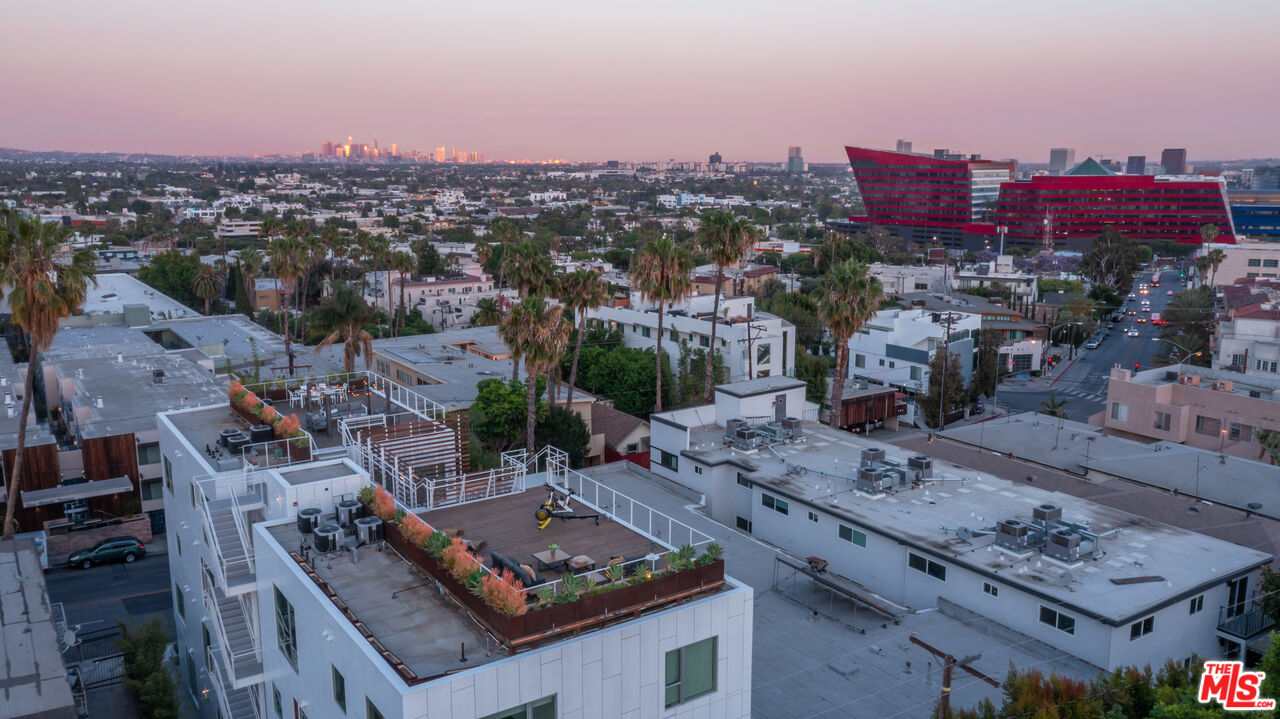 935 N San Vicente Blvd Unit: 7