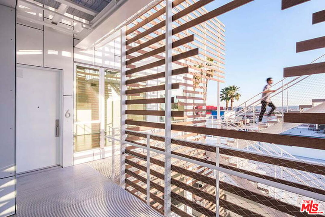 935 N San Vicente Blvd Unit: 6