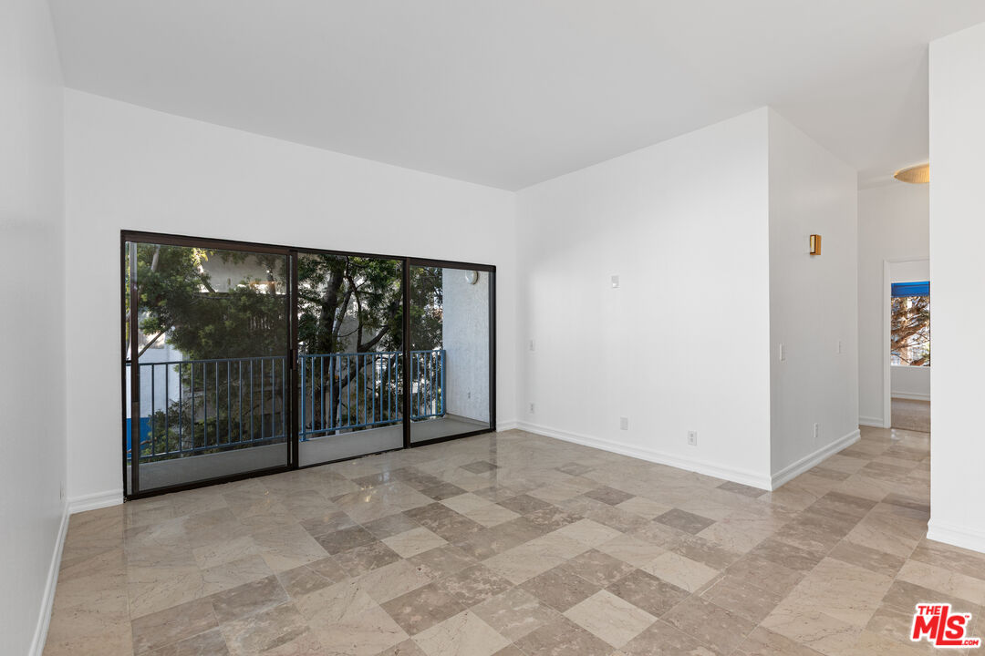 8324 Regents Rd Unit: 3O