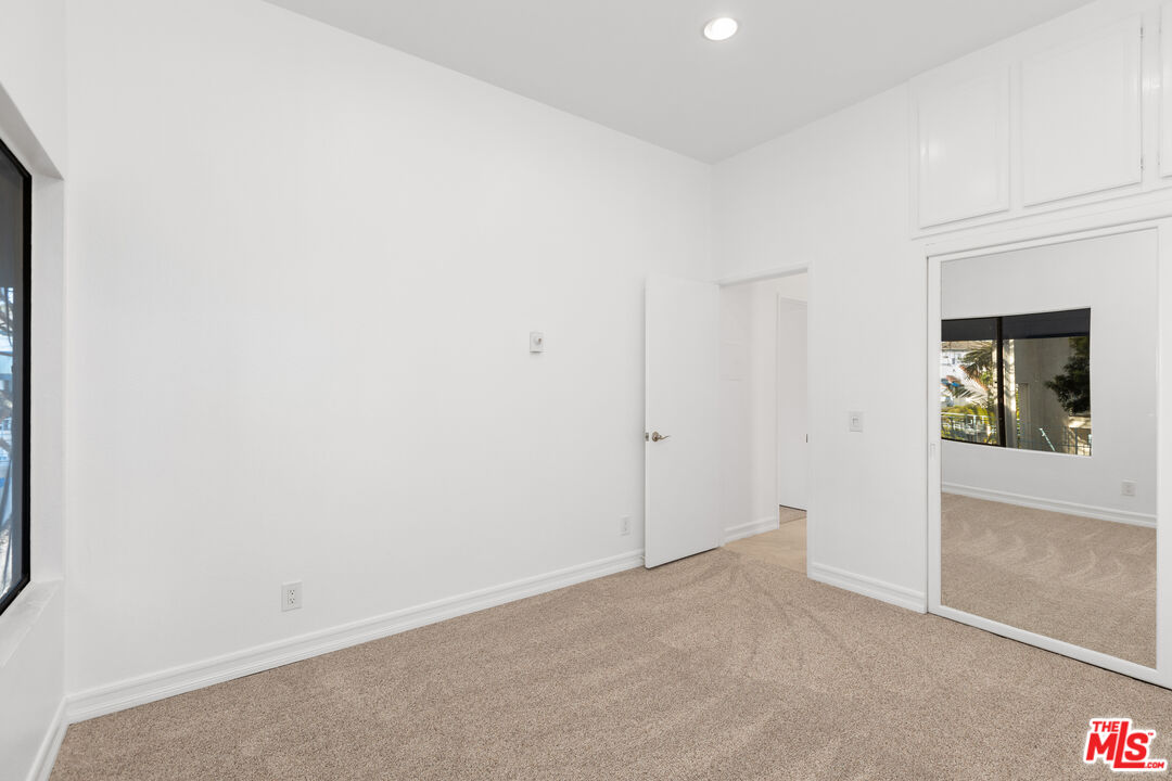 8324 Regents Rd Unit: 3O