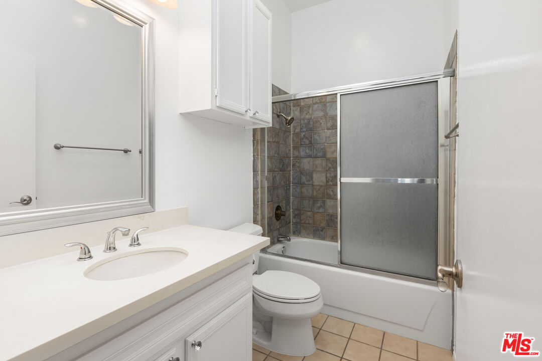 8324 Regents Rd Unit: 3O