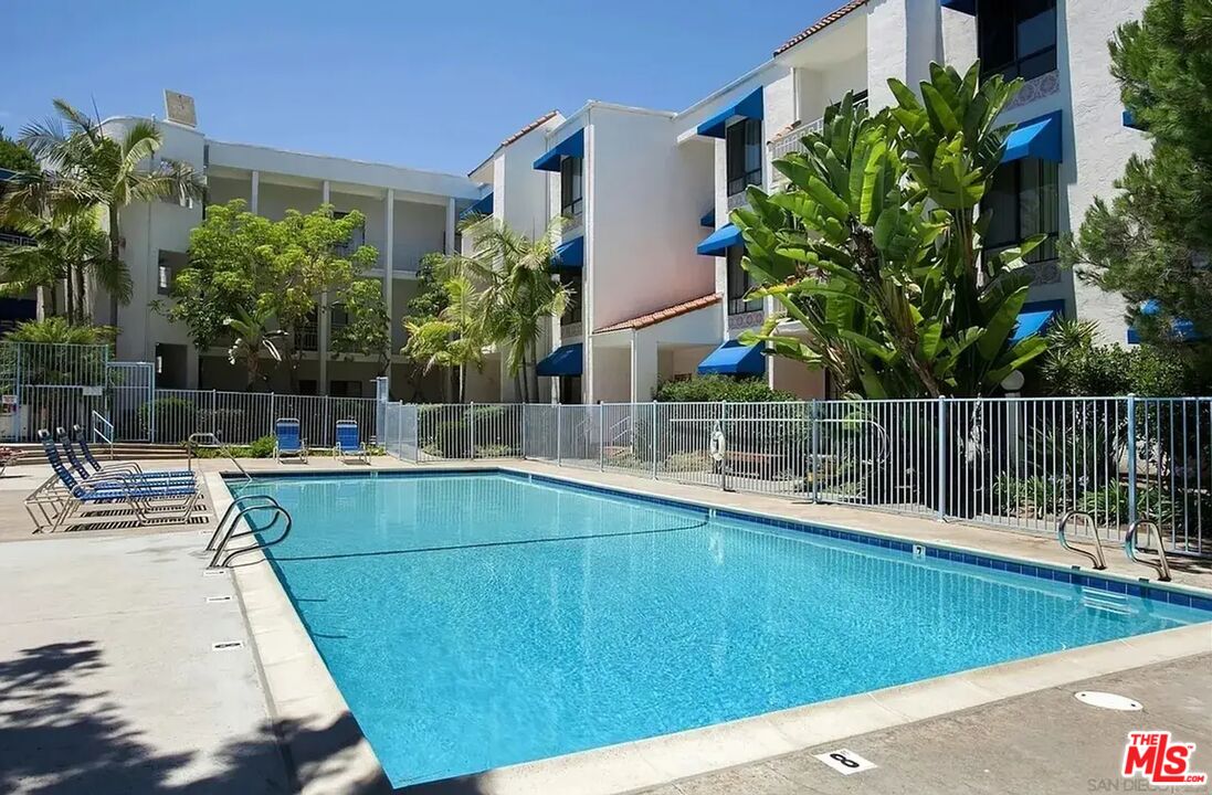 8324 Regents Rd Unit: 3O