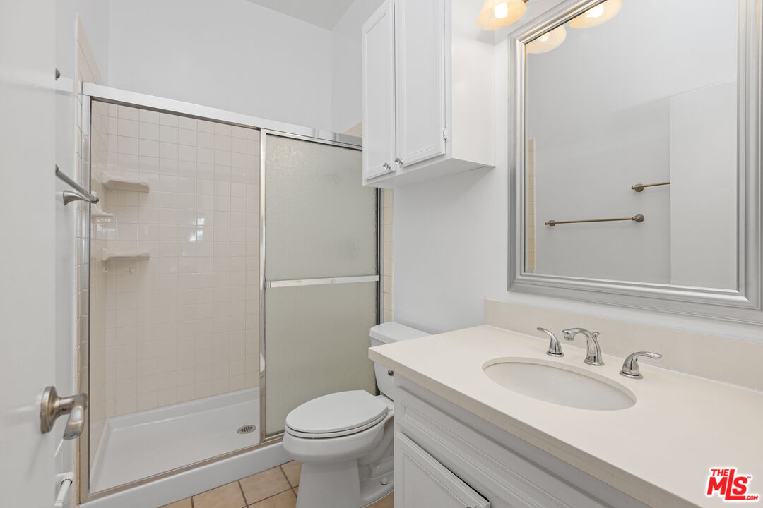 8324 Regents Rd Unit: 3O