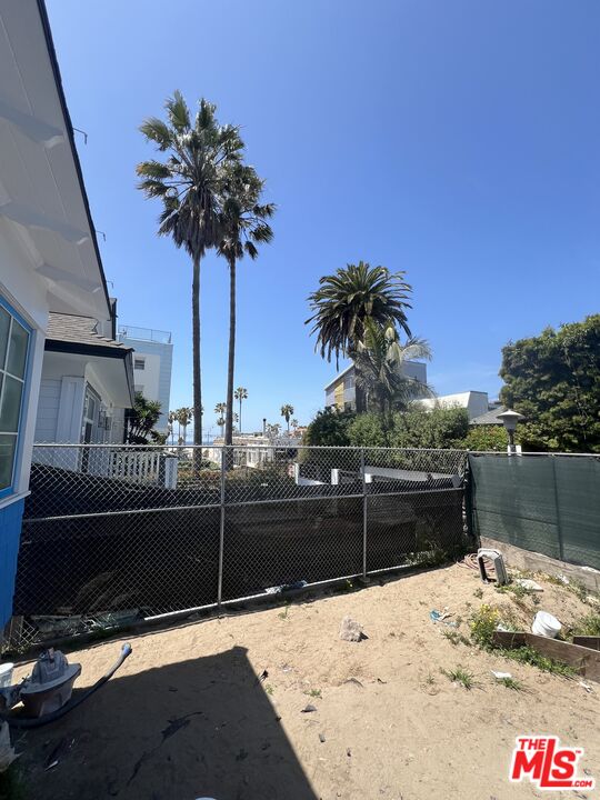 24 Dudley Ave