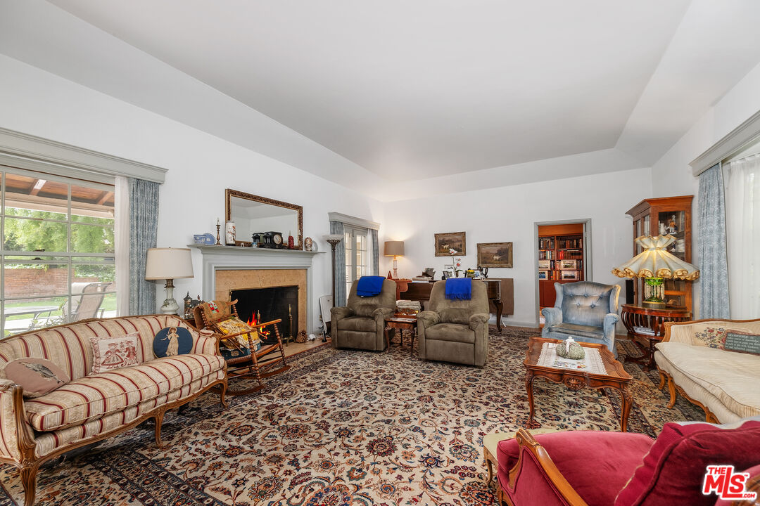 550 Loring Ave
