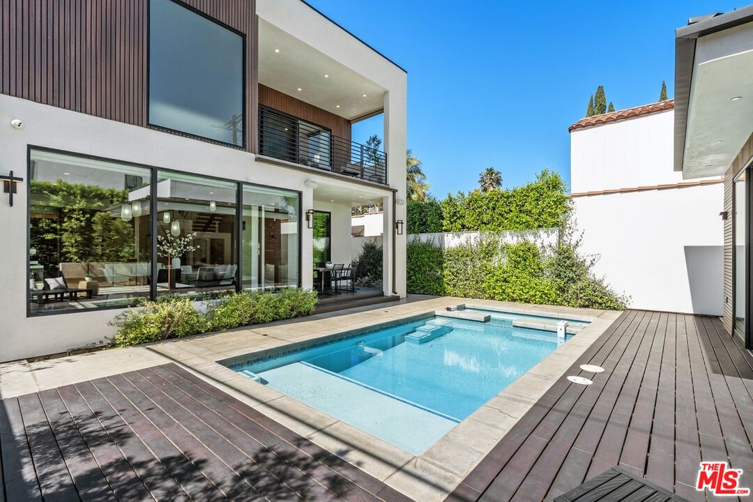714 N La Jolla Ave
