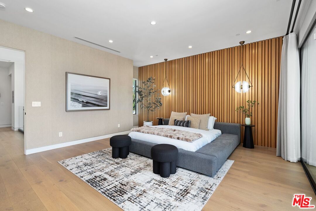 714 N La Jolla Ave