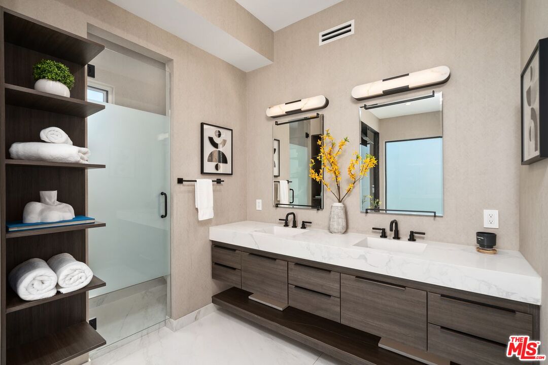 714 N La Jolla Ave