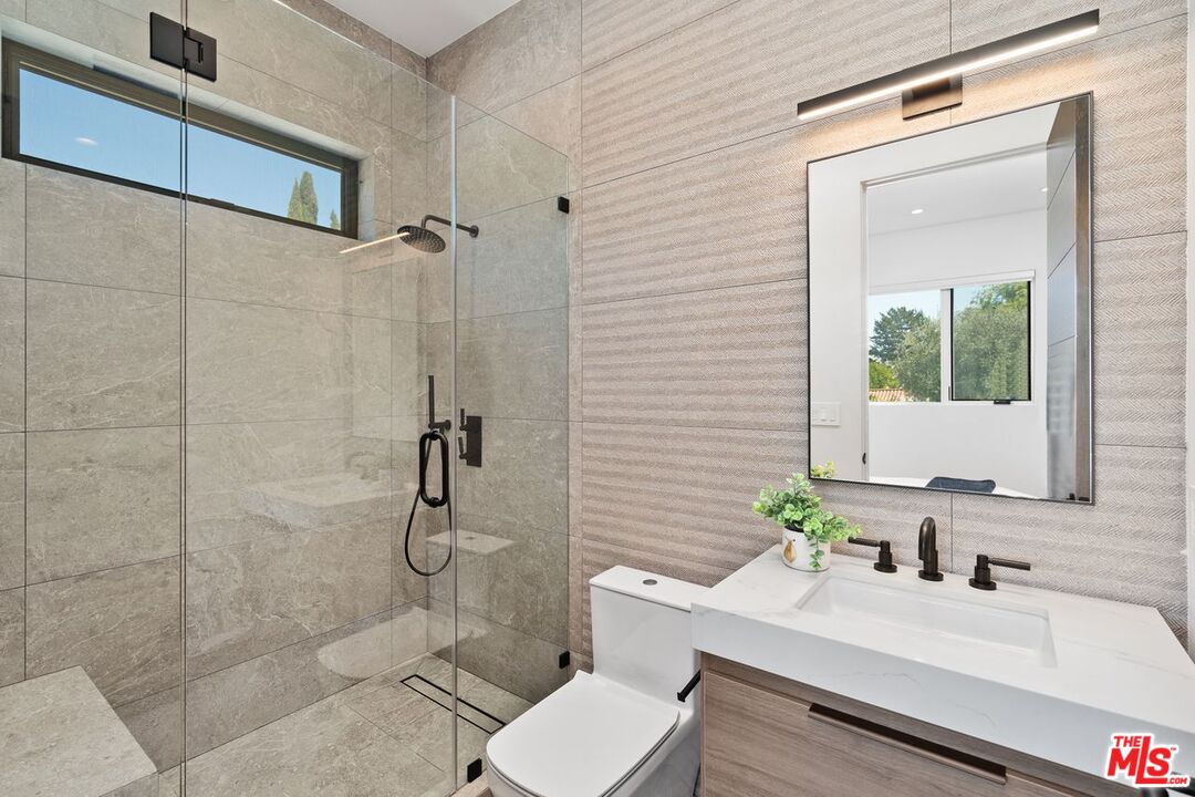 714 N La Jolla Ave
